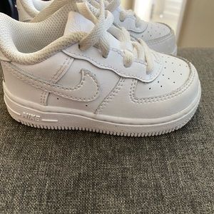 Air Force one. T size 5